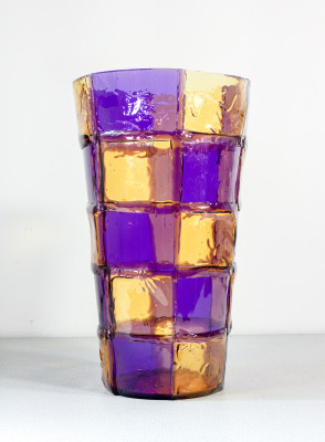 Vaso in resina policroma Bamboo della serie Lezioni, design di Enzo MARI per CORSI. Italia, 2012