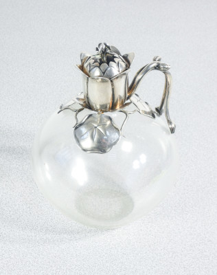 Brocca in argento sterling e cristallo. Edward H. Stockwell. London, 1884