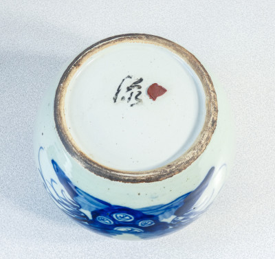 Vaso portaspezie, in ceramica dipinta nel tradizionale blu su fondo celadon. Dinastia Tung Che. Cina, Ottocento