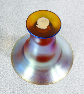 Vaso, coppa in vetro soffiato iridescente WMF serie Myra. Germania, Anni 20/30
