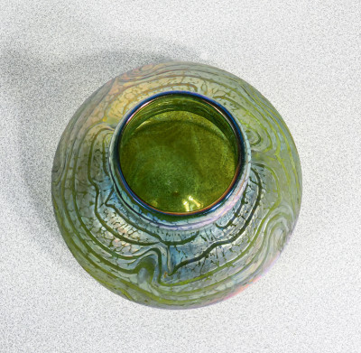Vaso in vetro soffiato iridescente LOETZ Blue, Fine Ottocento Primissimo Novecento