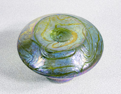 Vaso in vetro soffiato iridescente LOETZ Blue, Fine Ottocento Primissimo Novecento