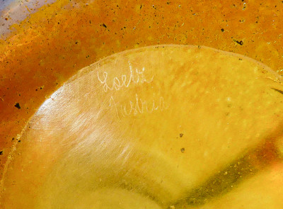 Vaso in vetro soffiato iridescente LOETZ Austria, firmato sul fondo. Fine Ottocento Primissimo Novecento
