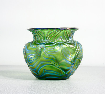 Vaso in vetro soffiato iridescente LOETZ Formosa. 1902