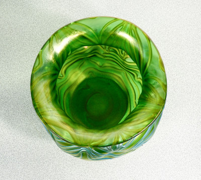 Vaso in vetro soffiato iridescente LOETZ Formosa. 1902