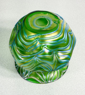 Vaso in vetro soffiato iridescente LOETZ Formosa. 1902
