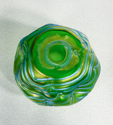 Vaso in vetro soffiato iridescente LOETZ Formosa. 1902