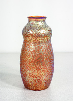 Vaso in vetro soffiato iridescente LOETZ Mimosa. 1907