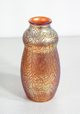 Vaso in vetro soffiato iridescente LOETZ Mimosa. 1907