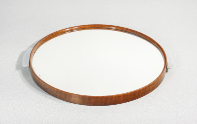 Vassoio circolare Art Decò con cornice in legno e superficie a specchio. Anni 60