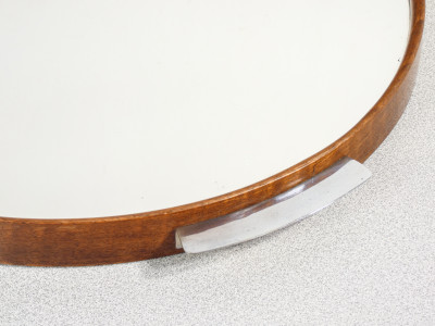 Vassoio circolare Art Decò con cornice in legno e superficie a specchio. Anni 60
