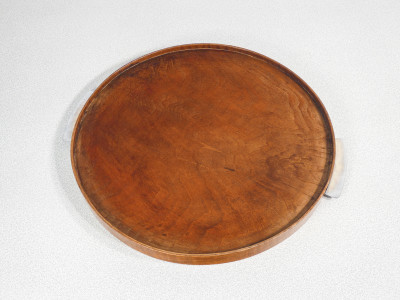 Vassoio circolare Art Decò con cornice in legno e superficie a specchio. Anni 60