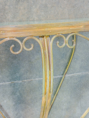 Consolle con specchio, design CRISTAL ART, in ottone, con specchio bicolore molato. Italia, Anni 50