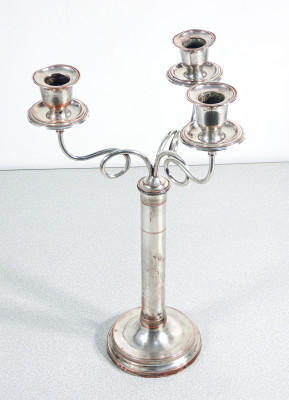Coppia di candelabri in rame placcato argento - doublé. Francia, Primo Ottocento