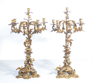 Coppia di grandi candelabri a sei lumi Napoleone III in bronzo dorato. Metà Ottocento