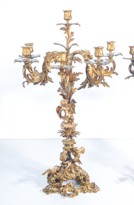 Coppia di grandi candelabri a sei lumi Napoleone III in bronzo dorato. Metà Ottocento