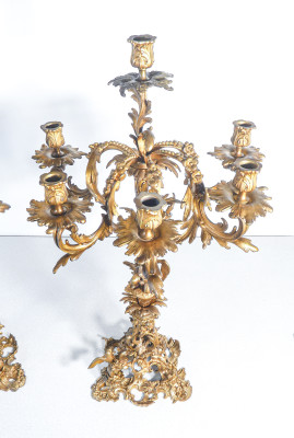 Coppia di grandi candelabri a sei lumi Napoleone III in bronzo dorato. Metà Ottocento
