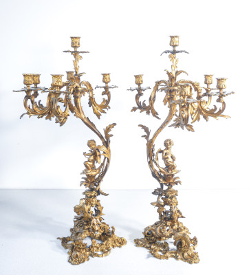Coppia di grandi candelabri a sei lumi Napoleone III in bronzo dorato. Metà Ottocento