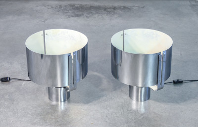 Coppia di lampade da tavolo, design Jacques QUINET, in metallo cromato. Francia, Anni 70