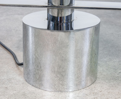 Coppia di lampade da tavolo, design Jacques QUINET, in metallo cromato. Francia, Anni 70