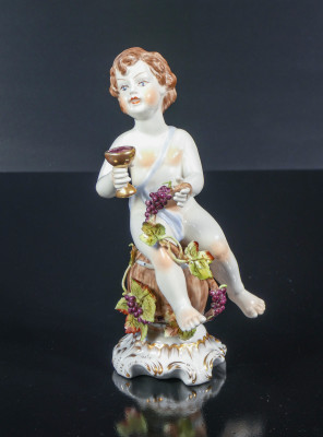 Coppia di sculture in porcellana dipinta a mano Putti Baccanti, man. di Capodimonte. Italia, Metà Novecento