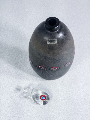 Coppia di bottiglie della serie Scavo in vetro sonoro soffiato, design Alfredo BARBINI. Murano, Anni 70