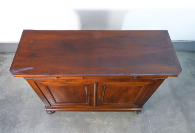 Credenza Carlo X in legno di noce, con tre cassetti e due ante. Ottocento