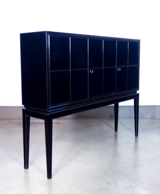 Credenza, design Paolo BUFFA. Scomparto destro con cassetto e piano di servizio estraibile. Legno laccato. Italia, Anni 40/50