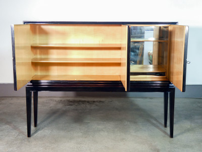 Credenza, design Paolo BUFFA. Scomparto destro con cassetto e piano di servizio estraibile. Legno laccato. Italia, Anni 40/50