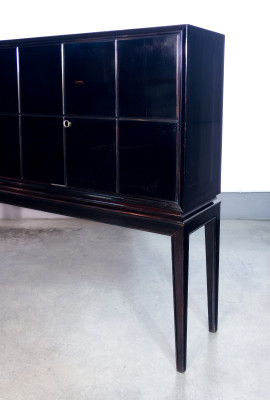 Credenza, design Paolo BUFFA. Scomparto destro con cassetto e piano di servizio estraibile. Legno laccato. Italia, Anni 40/50
