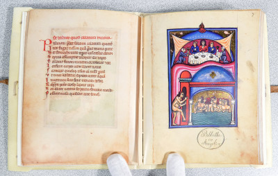 Edizione in facsimile del Nomina et virtutes balneorum, seu de Balneis Puteolanis del XII sec. Codice Angelico 1474. Numerato 12/1200 e certificato, con Commento ed espositore in plexiglass. Italia, 1998