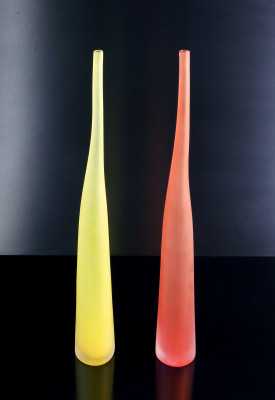 Due vasi Bambù, design Laura Diaz DE SANTILLANA per ARCADE. Vetro soffiato, modellato e levigato a mano. Numerati. Italia, Anni 90