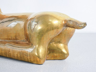 Grande scultura di Cervo sdraiato in ottone. Anni 60