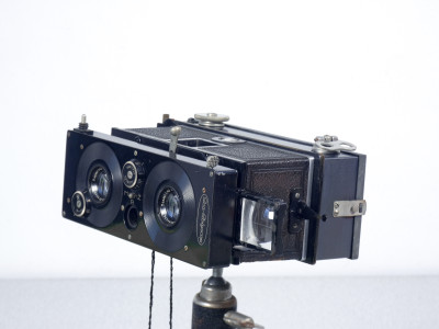 Fotocamera stereoscopica ICA Polyscop con obiettivi Carl Zeiss Tessar. Germania, Anni 10/20