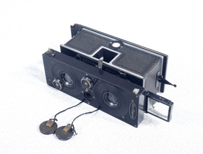 Fotocamera stereoscopica ICA Polyscop con obiettivi Carl Zeiss Tessar. Germania, Anni 10/20