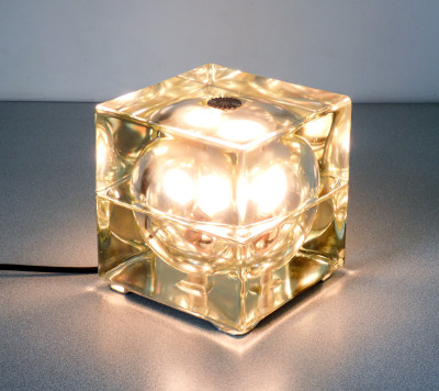 Lampada da tavolo Cubosfera, design di Alessandro MENDINI. Italia, Anni 60/70