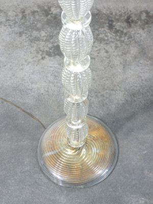 Lampada da terra a tre lumi in vetro soffiato BAROVIER & TOSO, fusto a elementi baccellati. Murano, Anni 40