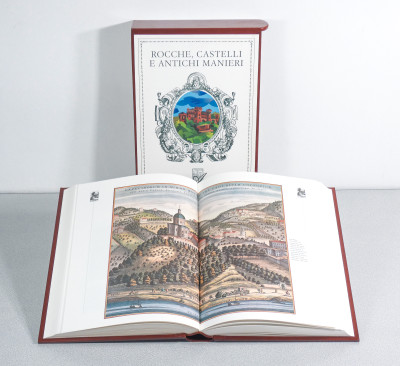 Libro da collezione ROCCHE, CASTELLI e ANTICHI MANIERI Piemonte, con formella di Ugo NESPOLO. Edizione limitata e numerata 674/999. ARS Edizioni d'Arte. Italia, 1998