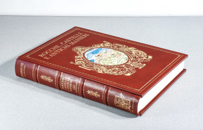 Libro da collezione ROCCHE, CASTELLI e ANTICHI MANIERI Piemonte, con formella di Ugo NESPOLO. Edizione limitata e numerata 674/999. ARS Edizioni d'Arte. Italia, 1998