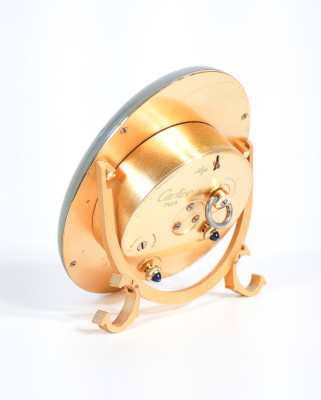 Orologio da tavolo, sveglia Must de CARTIER a carica manuale con custodia originale. Francia/Svizzera, Anni 90