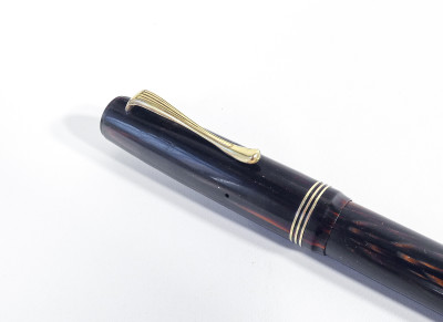 Penna stilografica AURORA Novum, corpo marmorizzato. Torino, Anni 30