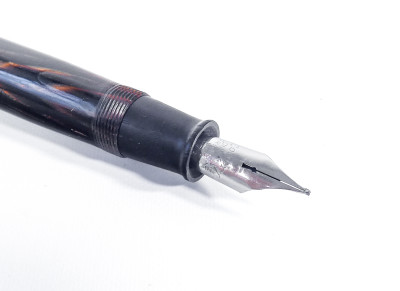 Penna stilografica AURORA Novum, corpo marmorizzato. Torino, Anni 30