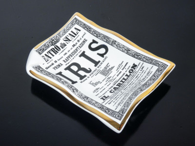 Piattino portacenere design FORNASETTI, IRIS, Pietro Mascagni. Italia, Anni 70