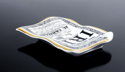Piattino portacenere design FORNASETTI, IRIS, Pietro Mascagni. Italia, Anni 70