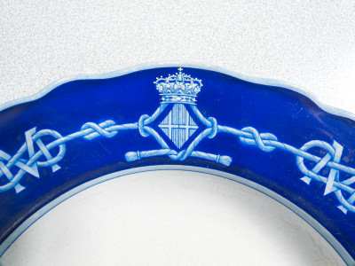 Piatto in porcellana con stemmi della regina Margherita di Savoia, Società Ceramica Italiana, S.C.I. LAVENO Italia, Fine Ottocento Primo Novecento