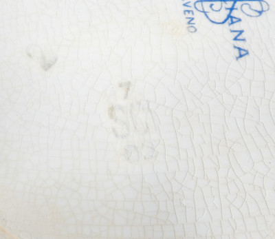 Piatto in porcellana con stemmi della regina Margherita di Savoia, Società Ceramica Italiana, S.C.I. LAVENO Italia, Fine Ottocento Primo Novecento