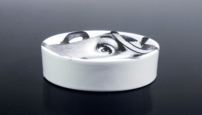 Portacenere, piattino svuotatasche, design Piero FORNASETTI. Italia, Anni 70
