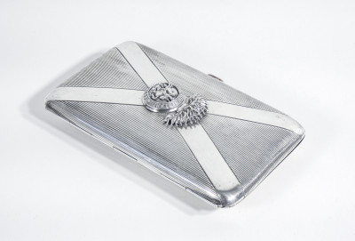 Portasigarette in argento sterling, con dedica e gli stemmi dei Northumberland Fusiliers e quello della 15th (Scottish) Infantry Division. Manifattura Henry Charles Freeman (HCF). 1916/1918