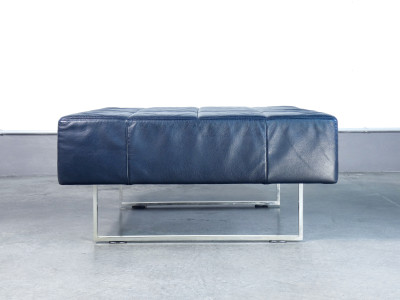 Pouf Quadra, design Poltrona FRAU, in pelle nera. Italia, Anni 90