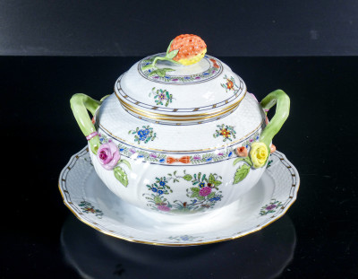 Salsiera in porcellana con coperchio HEREND Fleurs des Indes, mod. 1690/FD. Ungheria, Anni 70